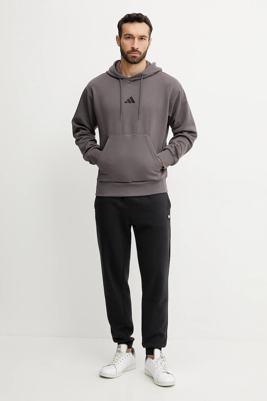 Кофта adidas Feelcozy мужская цвет коричневый с капюшоном с принтом IN6068 Кофта adidas Feelcozy мужская цвет коричневый с капюшоном с принтом IN6068