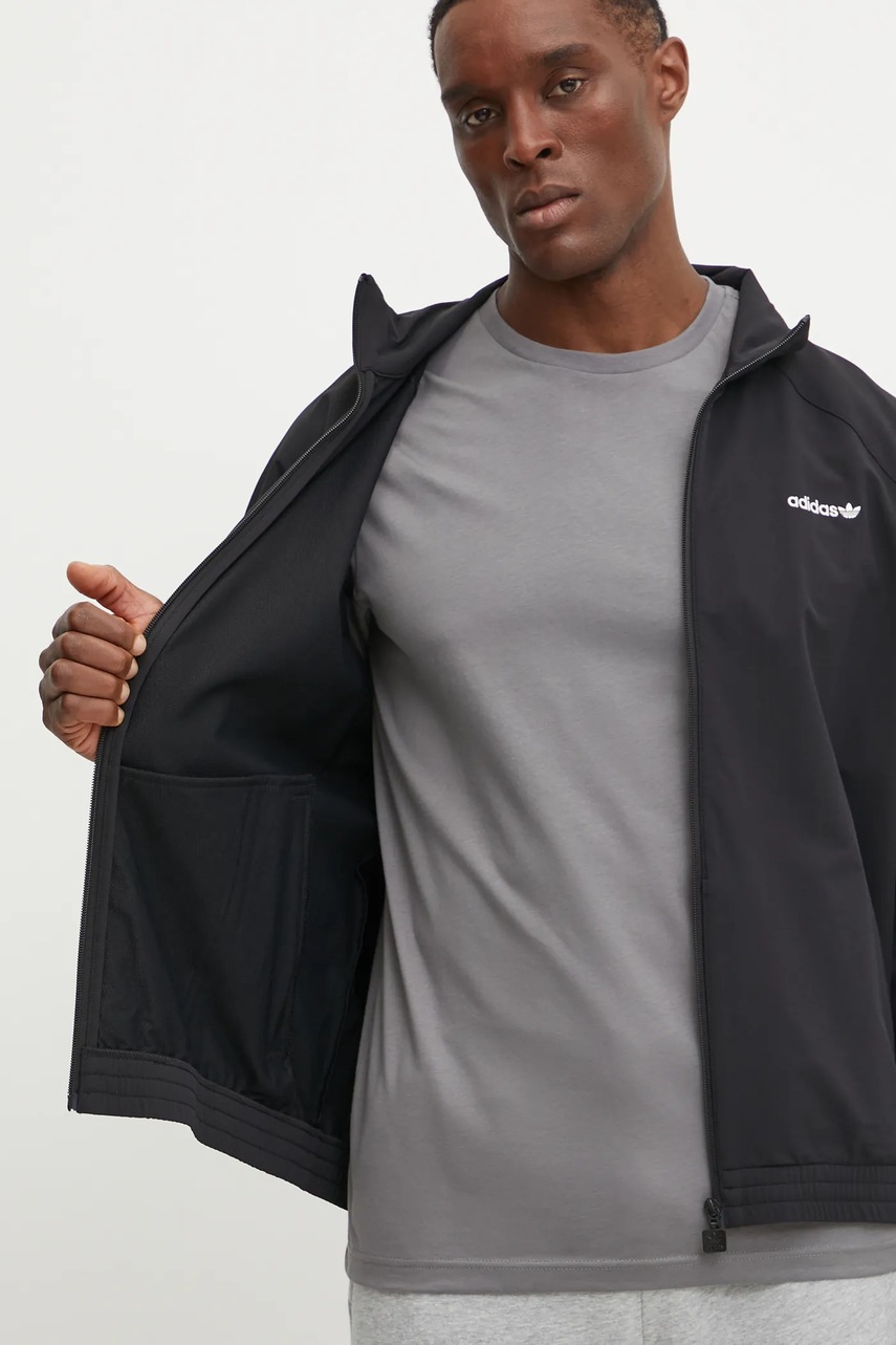 Μπουφάν adidas Originals WOVEN TT χρώμα: μαύρο, JC8359 φωτογραφία