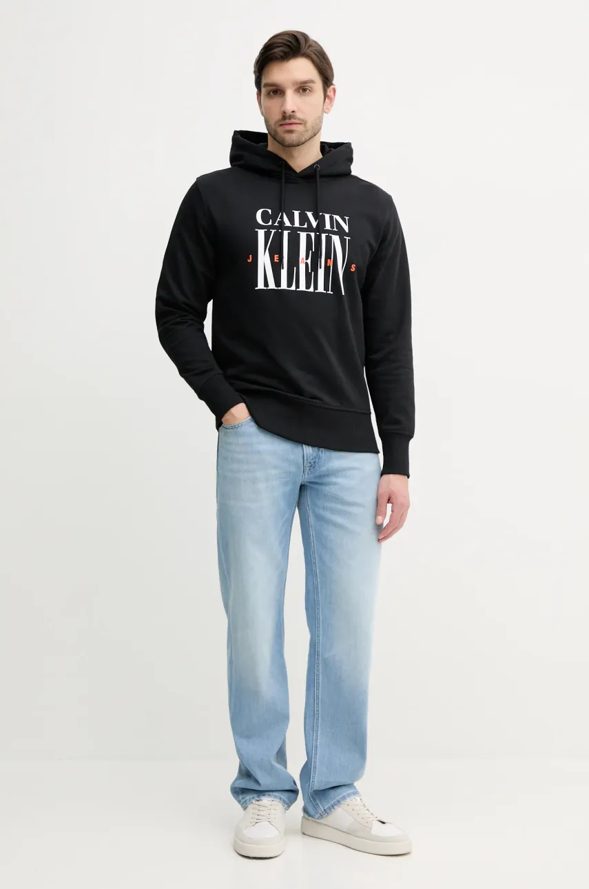 Хлопковая кофта Calvin Klein Jeans мужская цвет чёрный с капюшоном с принтом J30J327520 Хлопковая кофта Calvin Klein Jeans мужская цвет чёрный с капюшоном с принтом J30J327520