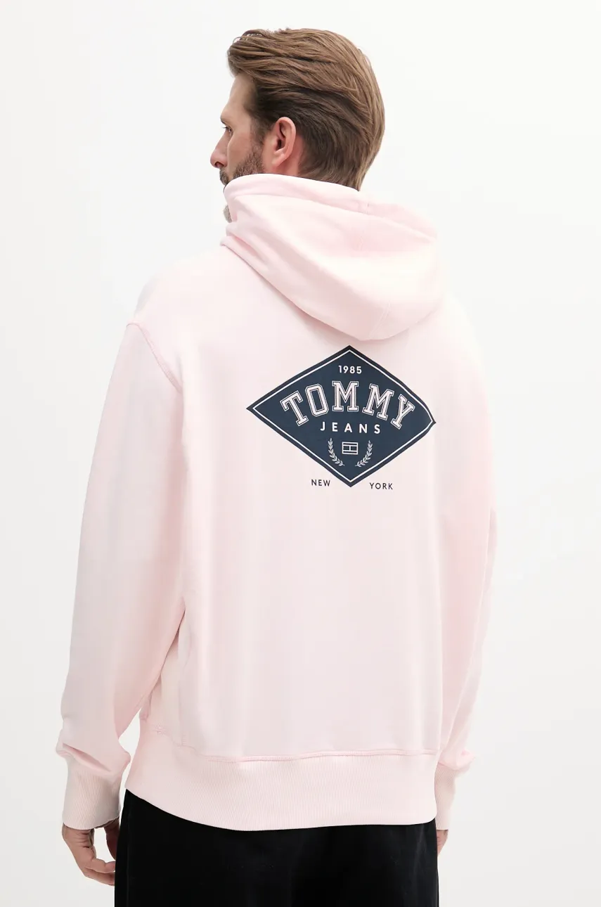 Хлопковая кофта Tommy Jeans мужской цвет розовый с капюшоном с принтом DM0DM20840 Хлопковая кофта Tommy Jeans мужской цвет розовый с капюшоном с принтом DM0DM20840