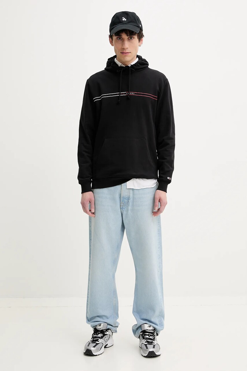 Хлопковая кофта Tommy Jeans мужская цвет чёрный с капюшоном с принтом DM0DM20847 Хлопковая кофта Tommy Jeans мужская цвет чёрный с капюшоном с принтом DM0DM20847