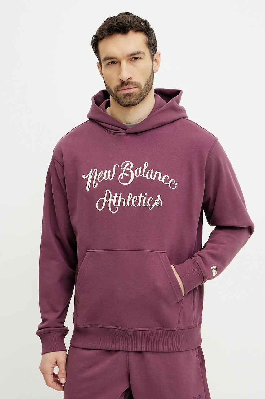 New Balance hanorac de bumbac barbati, culoarea bordo, cu glugă, cu imprimeu, MT51935FDP New Balance hanorac de bumbac barbati, culoarea bordo, cu glugă, cu imprimeu, MT51935FDP