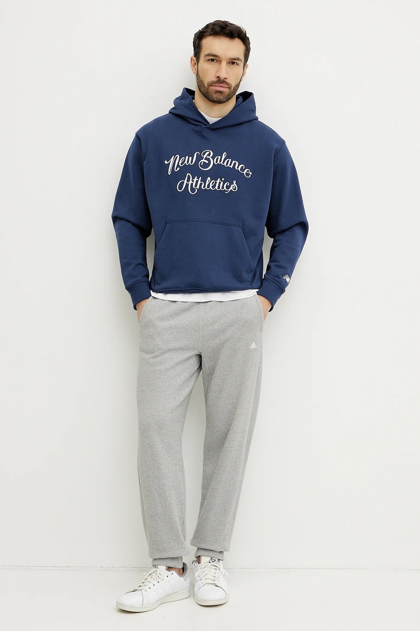 Βαμβακερή μπλούζα New Balance χρώμα: ναυτικό μπλε, με κουκούλα, MT51935NNY φωτογραφία