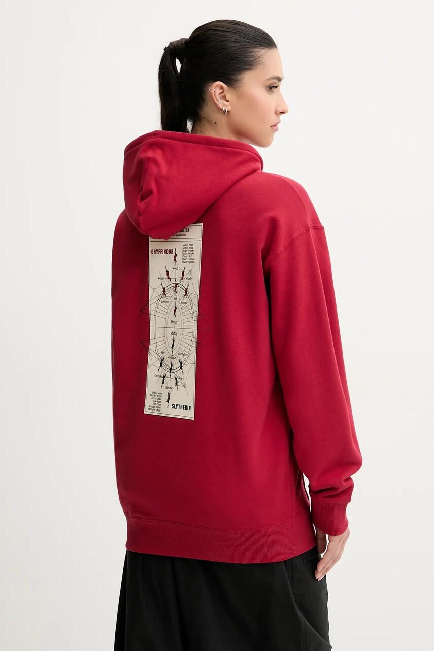 Хлопковая кофта Puma PUMA x HARRY POTTER цвет бордовый с капюшоном с аппликацией 630093 Хлопковая кофта Puma PUMA x HARRY POTTER цвет бордовый с капюшоном с аппликацией 630093
