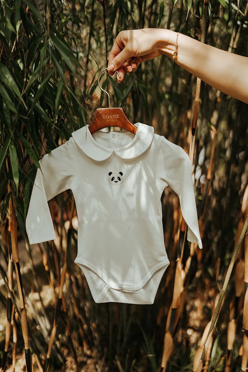 Donsje body din bumbac pentru bebelusi Davo Bodysuit Panda 3030107 Donsje body din bumbac pentru bebelusi Davo Bodysuit Panda 3030107