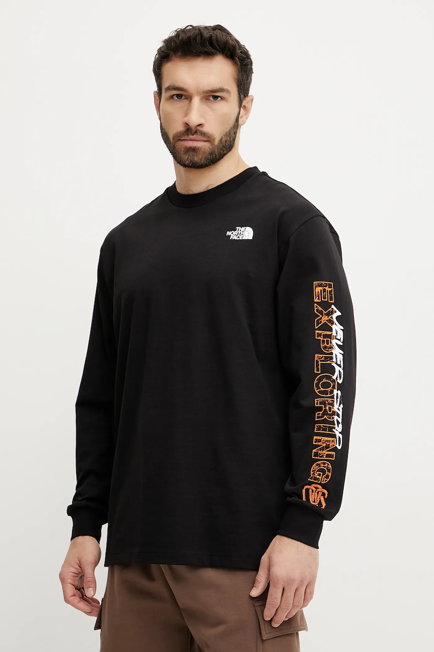 The North Face longsleeve din bumbac TNF X NSE culoarea negru, cu imprimeu, NF0A8C3ZJK31 The North Face longsleeve din bumbac TNF X NSE culoarea negru, cu imprimeu, NF0A8C3ZJK31