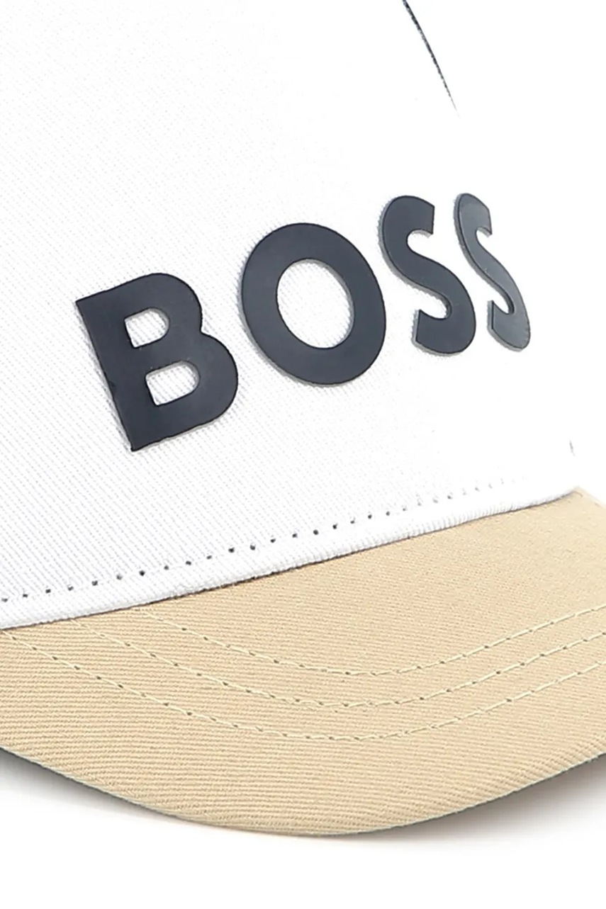 Дитяча бавовняна кепка BOSS колір білий з принтом J51696