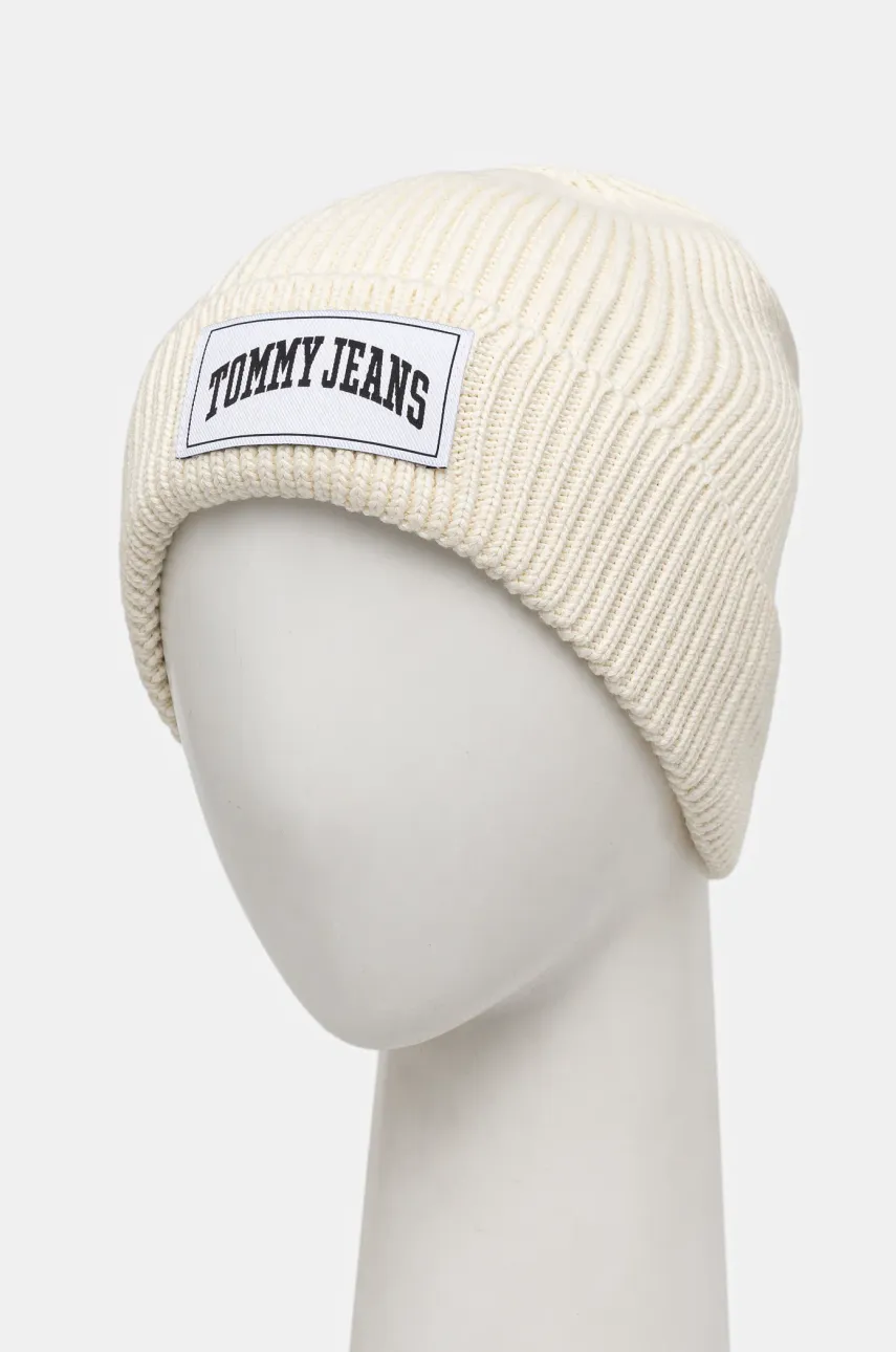 Шапка Tommy Jeans цвет бежевый AW0AW16993 Шапка Tommy Jeans цвет бежевый AW0AW16993