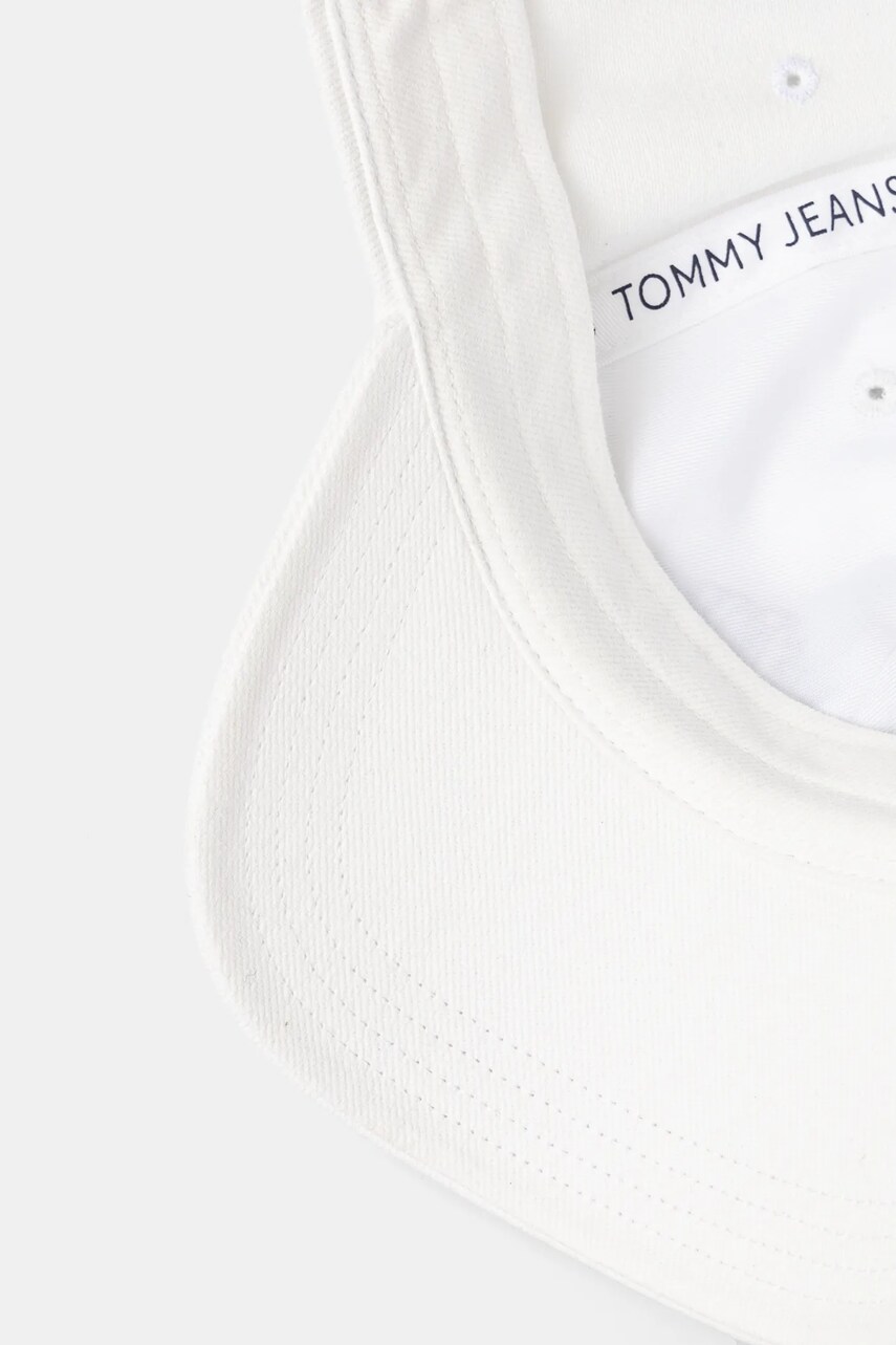 Хлопковая кепка Tommy Jeans цвет белый с аппликацией AW0AW16992 Хлопковая кепка Tommy Jeans цвет белый с аппликацией AW0AW16992