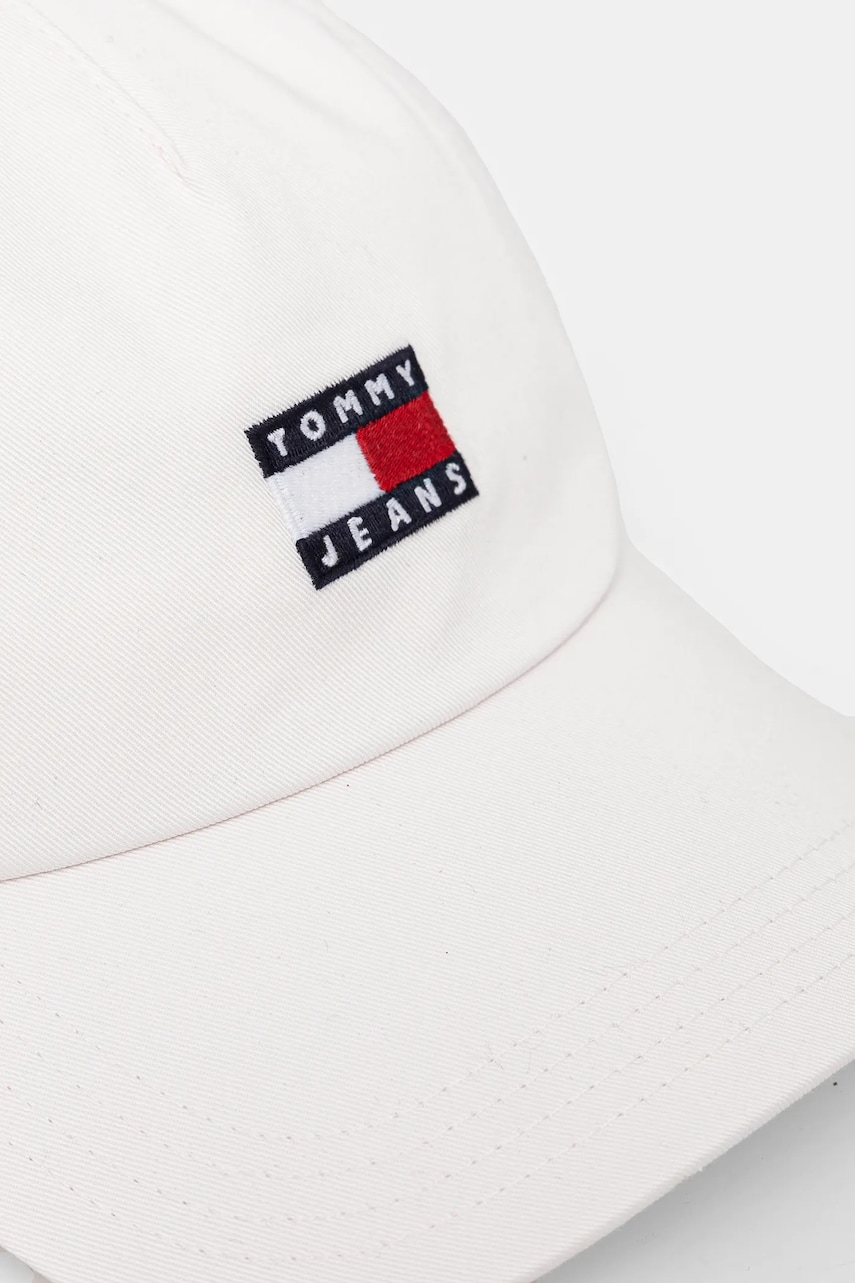 Хлопковая кепка Tommy Jeans цвет белый с аппликацией AW0AW16991 Хлопковая кепка Tommy Jeans цвет белый с аппликацией AW0AW16991