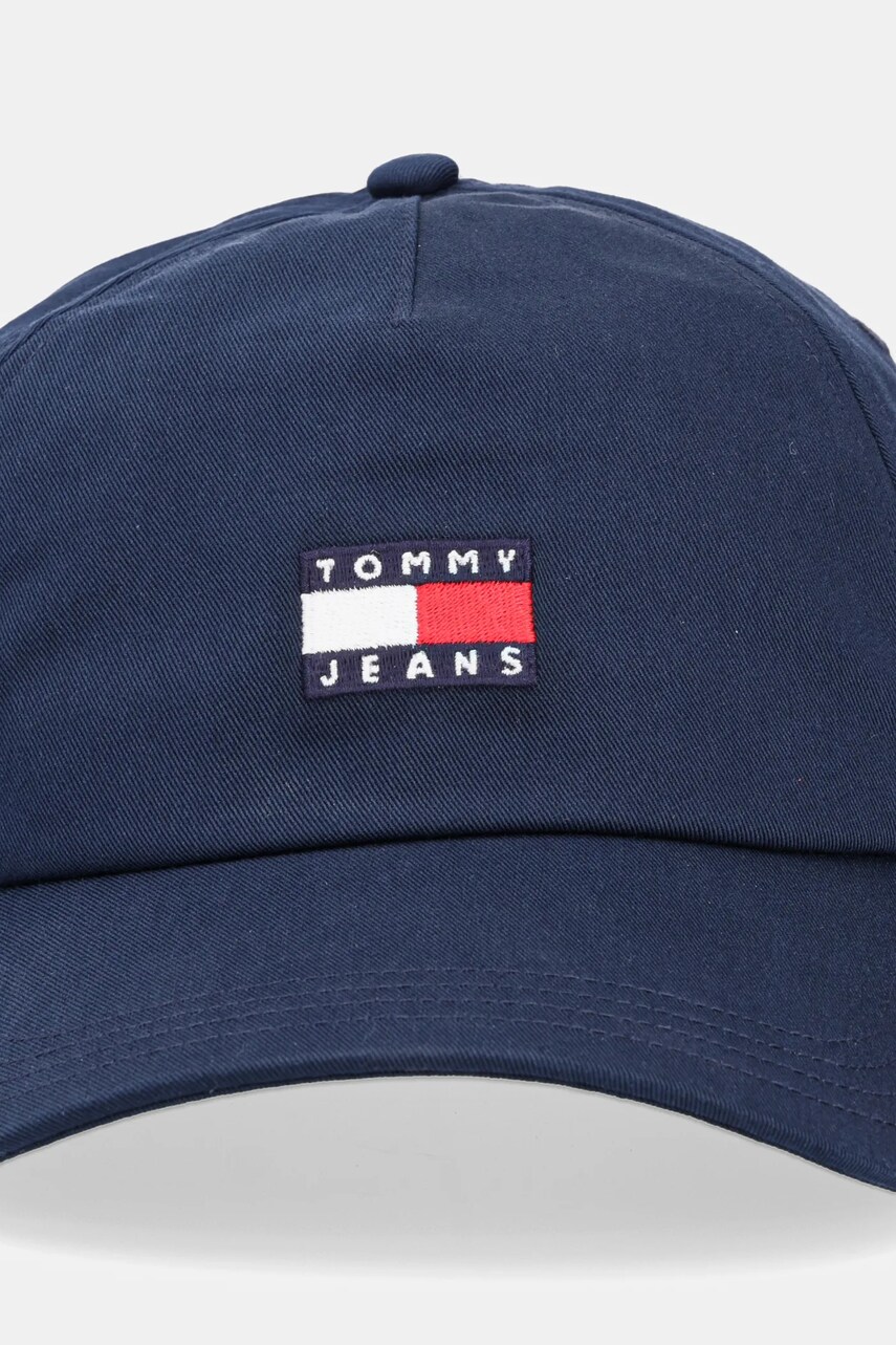 Хлопковая кепка Tommy Jeans цвет бежевый с аппликацией AW0AW16991 Хлопковая кепка Tommy Jeans цвет бежевый с аппликацией AW0AW16991