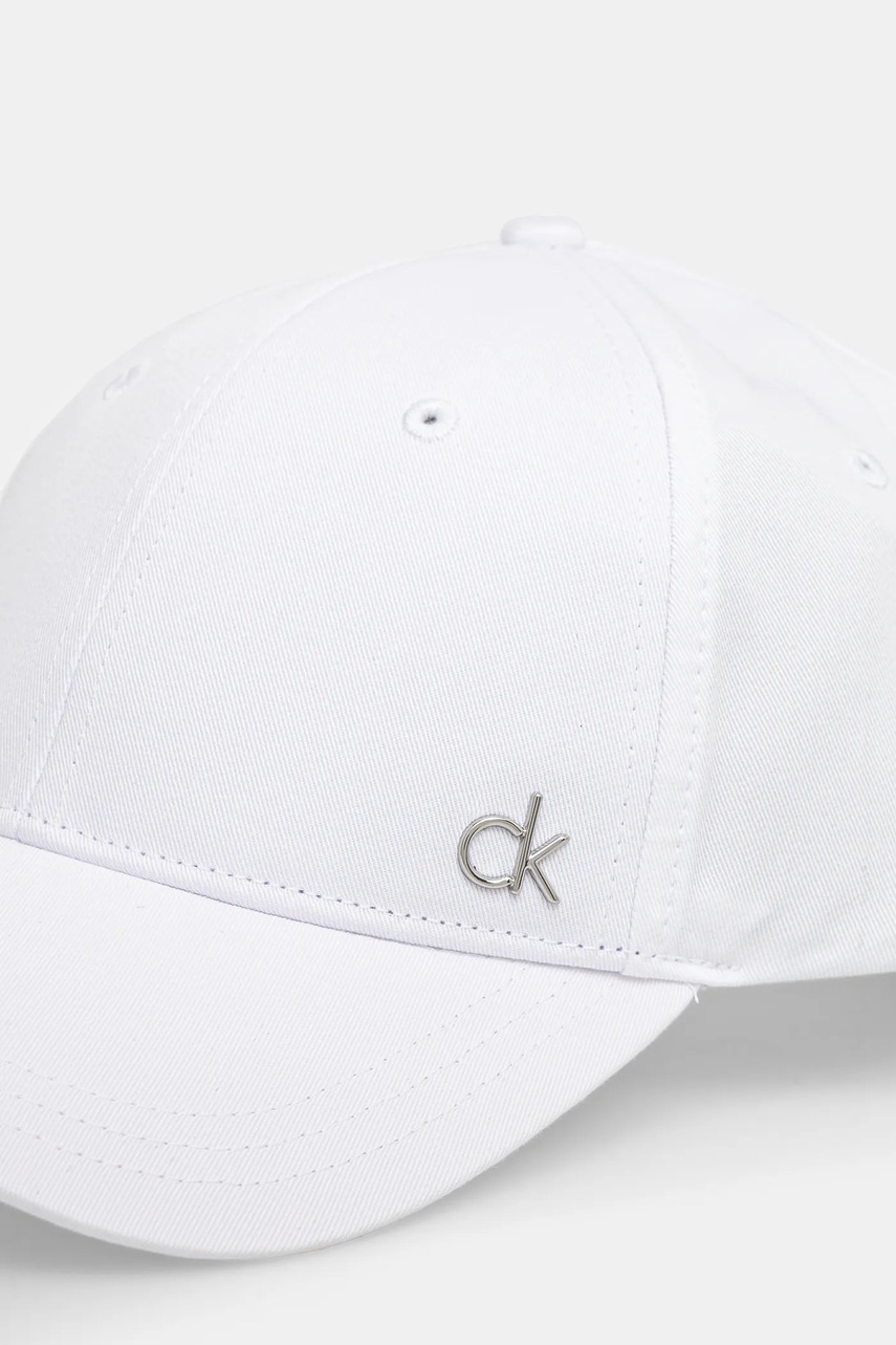 Хлопковая кепка Calvin Klein цвет белый с аппликацией K60K613102 Хлопковая кепка Calvin Klein цвет белый с аппликацией K60K613102
