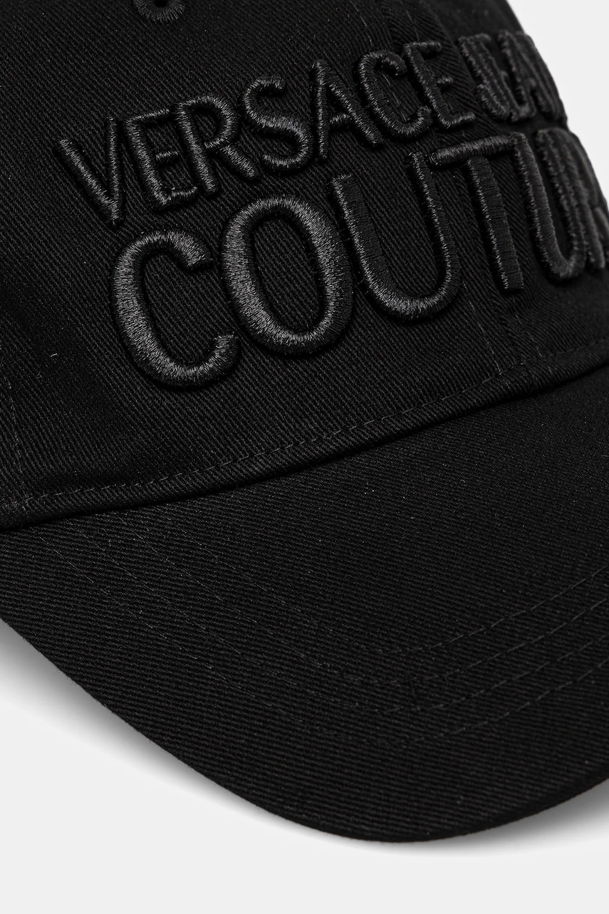 Хлопковая кепка Versace Jeans Couture женская цвет чёрный с аппликацией 78HAZK32 ZG365 Хлопковая кепка Versace Jeans Couture женская цвет чёрный с аппликацией 78HAZK32 ZG365