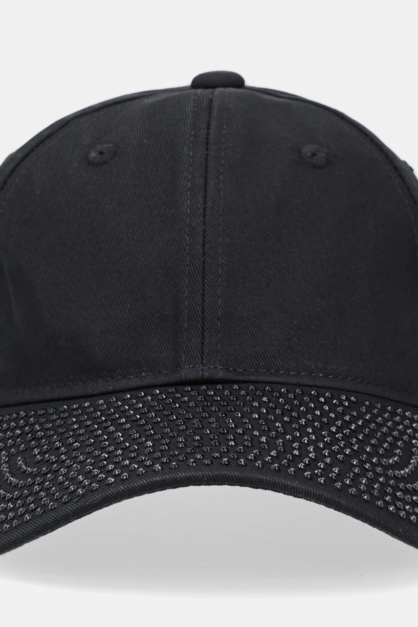 Хлопковая кепка Versace Jeans Couture цвет чёрный с аппликацией 78HAZK58 ZG370 Хлопковая кепка Versace Jeans Couture цвет чёрный с аппликацией 78HAZK58 ZG370