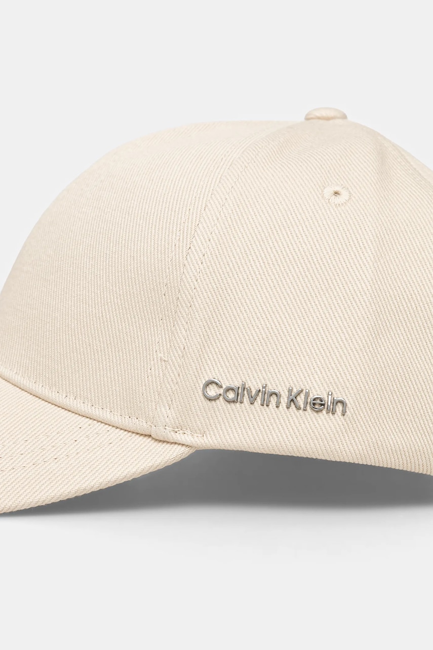 Хлопковая кепка Calvin Klein цвет бежевый однотонная K60K612910 Хлопковая кепка Calvin Klein цвет бежевый однотонная K60K612910