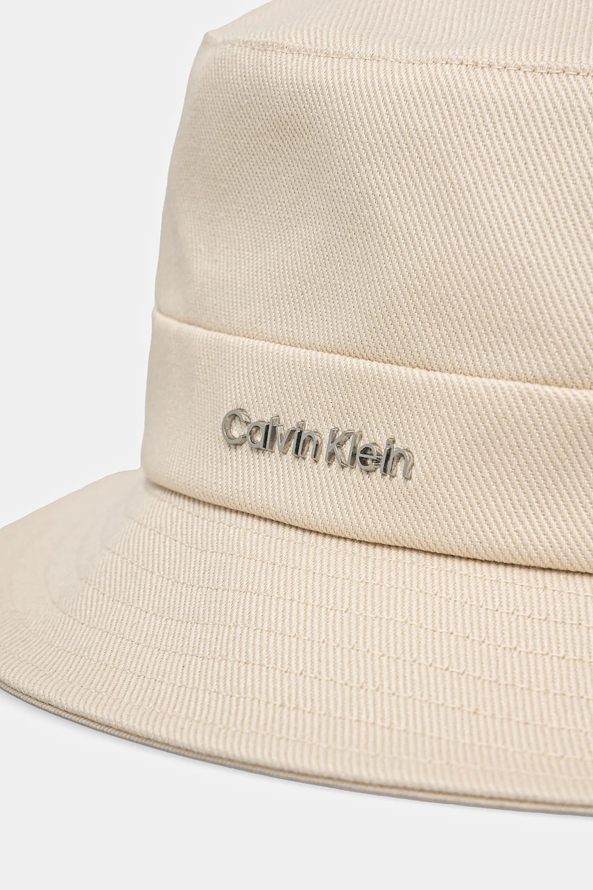 Шляпа из хлопка Calvin Klein цвет бежевый хлопковая K60K613161 Шляпа из хлопка Calvin Klein цвет бежевый хлопковая K60K613161