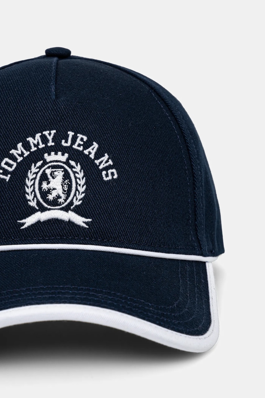 Хлопковая кепка Tommy Jeans цвет синий с аппликацией AW0AW17315 Хлопковая кепка Tommy Jeans цвет синий с аппликацией AW0AW17315
