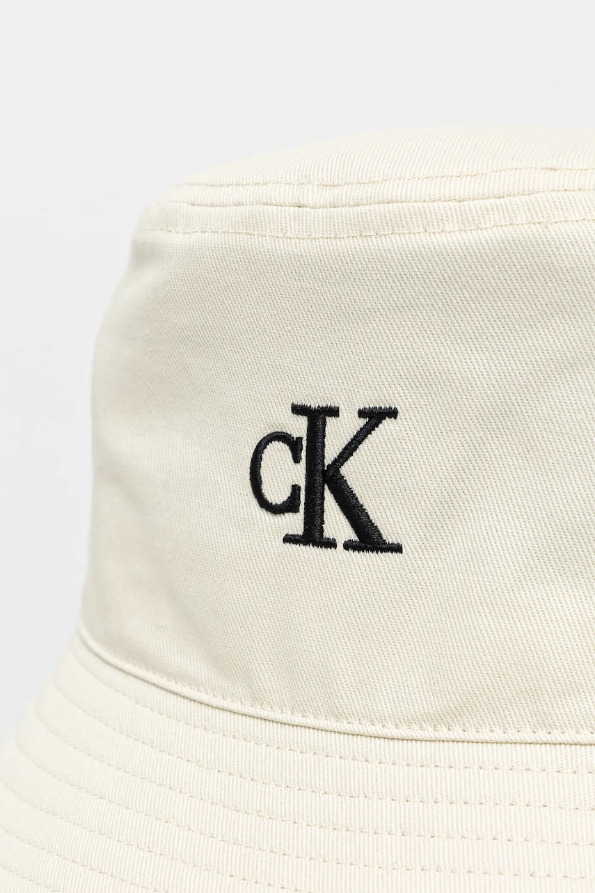 Шляпа из хлопка Calvin Klein Jeans цвет бежевый хлопковый LV04K5020G Шляпа из хлопка Calvin Klein Jeans цвет бежевый хлопковый LV04K5020G