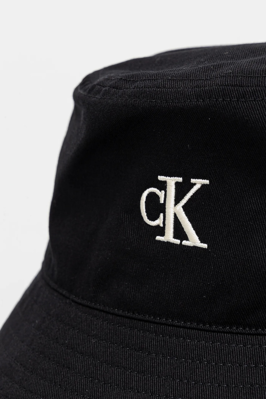 Шляпа из хлопка Calvin Klein Jeans цвет чёрный хлопковый LV04K5020G Шляпа из хлопка Calvin Klein Jeans цвет чёрный хлопковый LV04K5020G