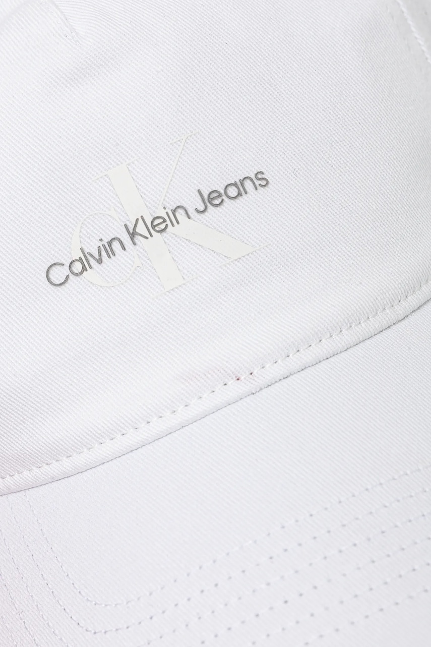 Хлопковая кепка Calvin Klein Jeans цвет белый однотонная LV04K5027G Хлопковая кепка Calvin Klein Jeans цвет белый однотонная LV04K5027G