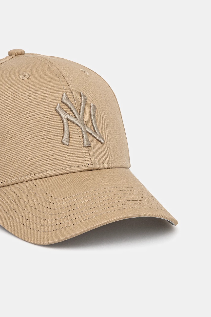 Детская хлопковая кепка 47 brand MLB New York Yankees цвет бежевый с аппликацией B-RAC17CTP-KHA-KIDS