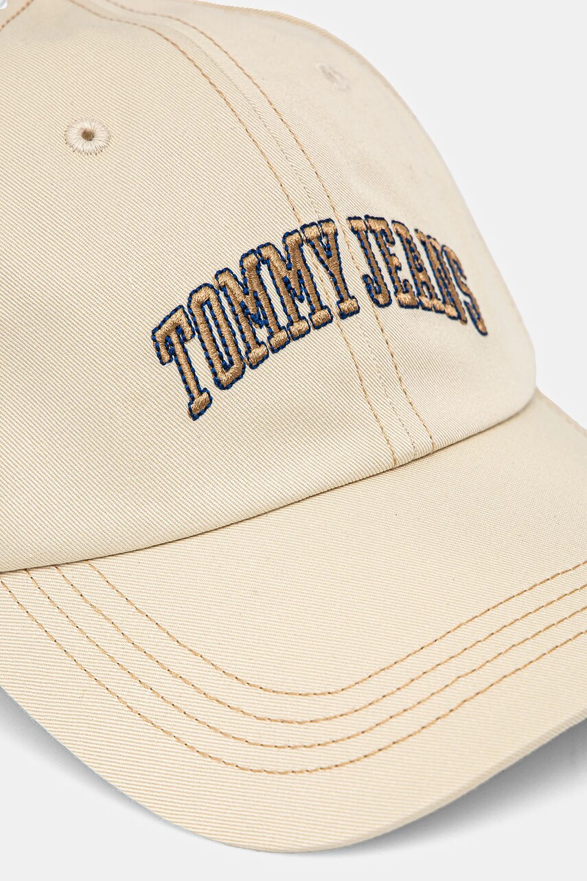 Хлопковая кепка Tommy Jeans цвет бежевый с аппликацией AM0AM12956 Хлопковая кепка Tommy Jeans цвет бежевый с аппликацией AM0AM12956