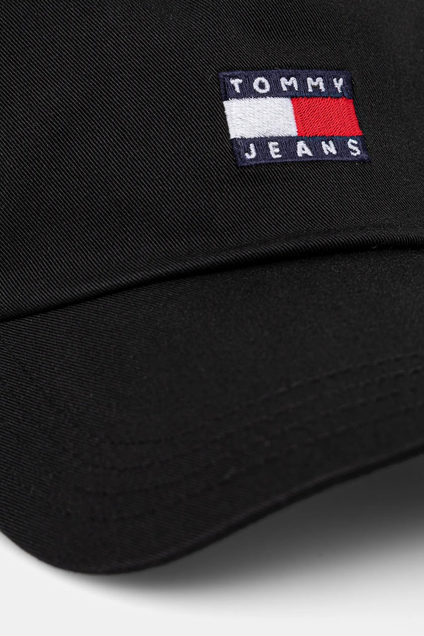 Хлопковая кепка Tommy Jeans цвет чёрный с аппликацией AM0AM12933 Хлопковая кепка Tommy Jeans цвет чёрный с аппликацией AM0AM12933