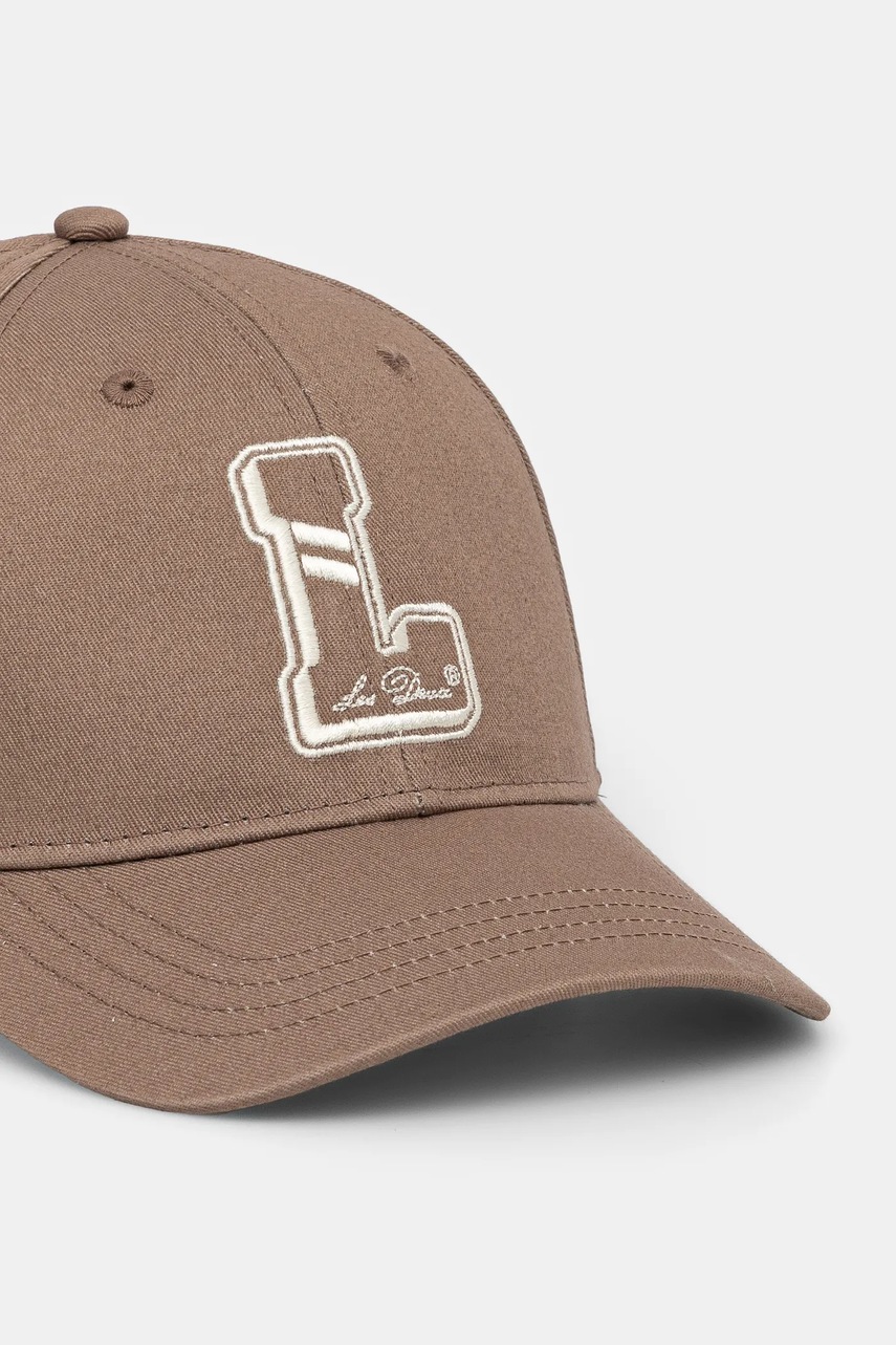 Хлопковая кепка Les Deux цвет коричневый с аппликацией LDM702100 Хлопковая кепка Les Deux цвет коричневый с аппликацией LDM702100