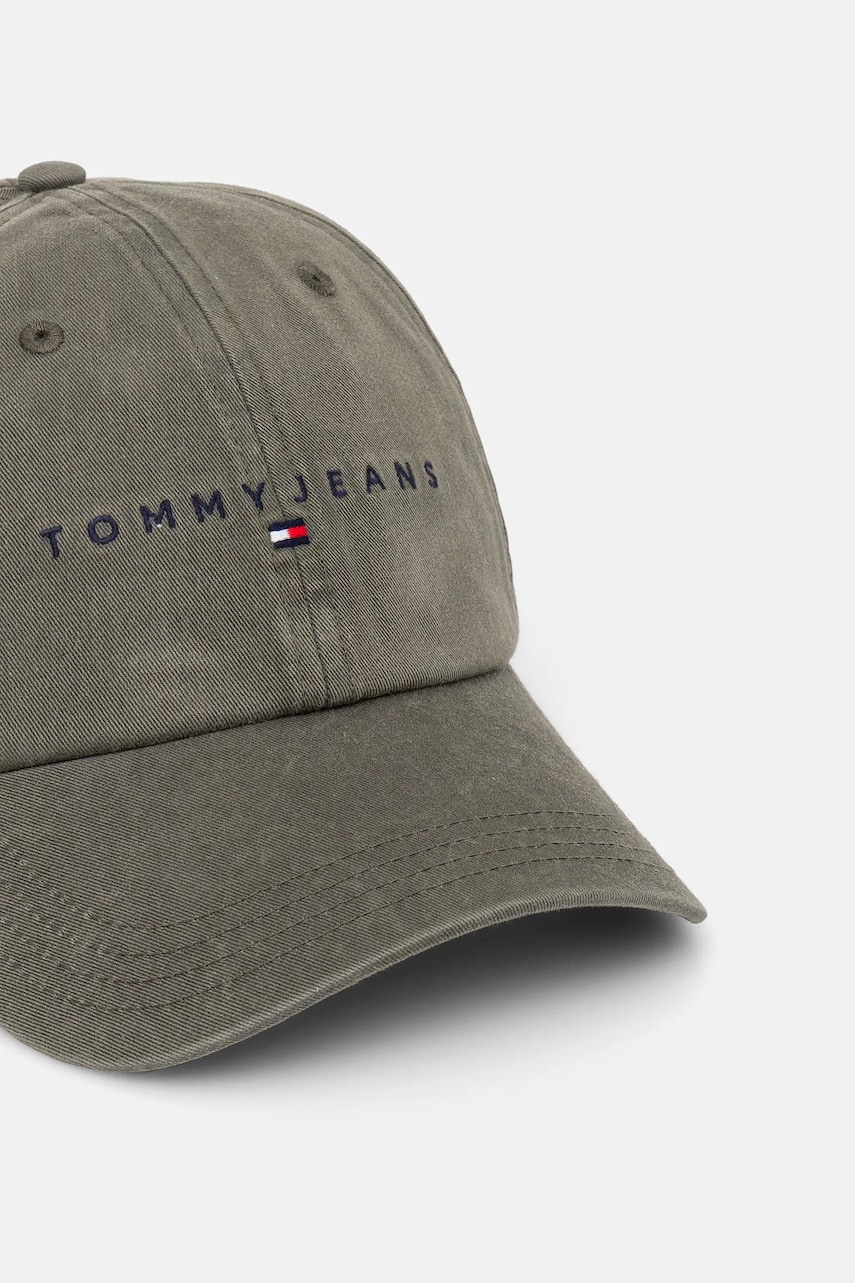 Хлопковая кепка Tommy Jeans цвет зелёный с аппликацией AM0AM13355 Хлопковая кепка Tommy Jeans цвет зелёный с аппликацией AM0AM13355