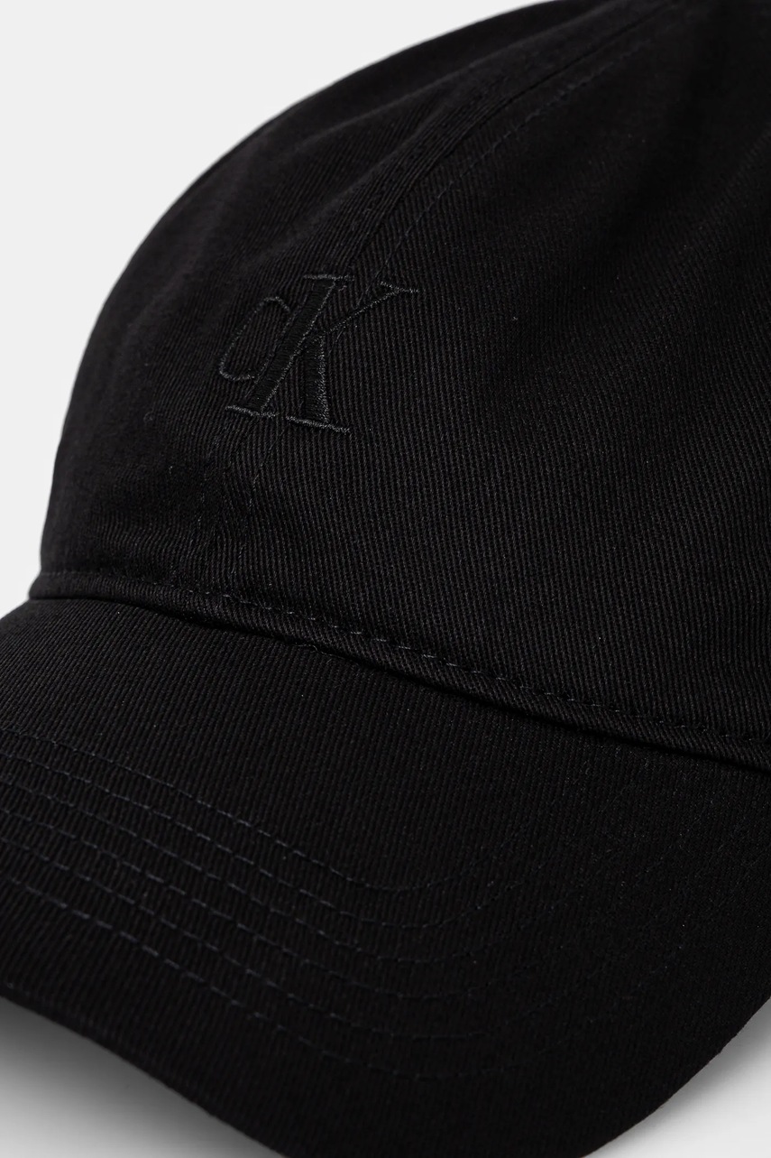 Хлопковая кепка Calvin Klein Jeans цвет чёрный с аппликацией LV04G5002G Хлопковая кепка Calvin Klein Jeans цвет чёрный с аппликацией LV04G5002G