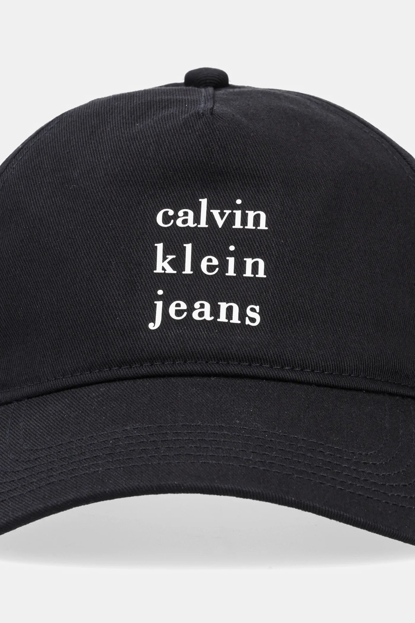 Хлопковая кепка Calvin Klein Jeans цвет чёрный с принтом LV04G5036G Хлопковая кепка Calvin Klein Jeans цвет чёрный с принтом LV04G5036G