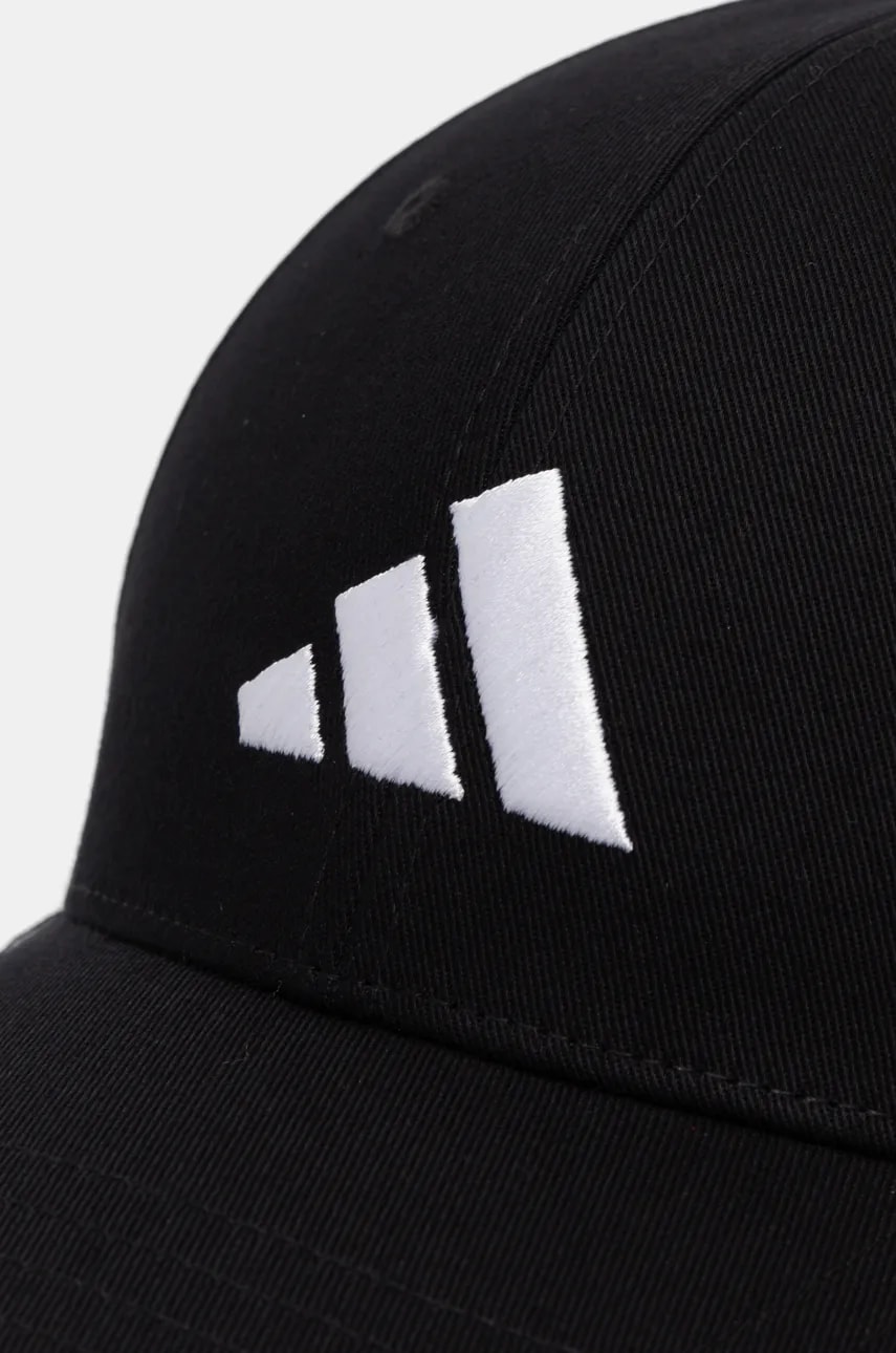 Хлопковая кепка adidas BB CAP COT NL цвет чёрный с аппликацией JG0998 Хлопковая кепка adidas BB CAP COT NL цвет чёрный с аппликацией JG0998