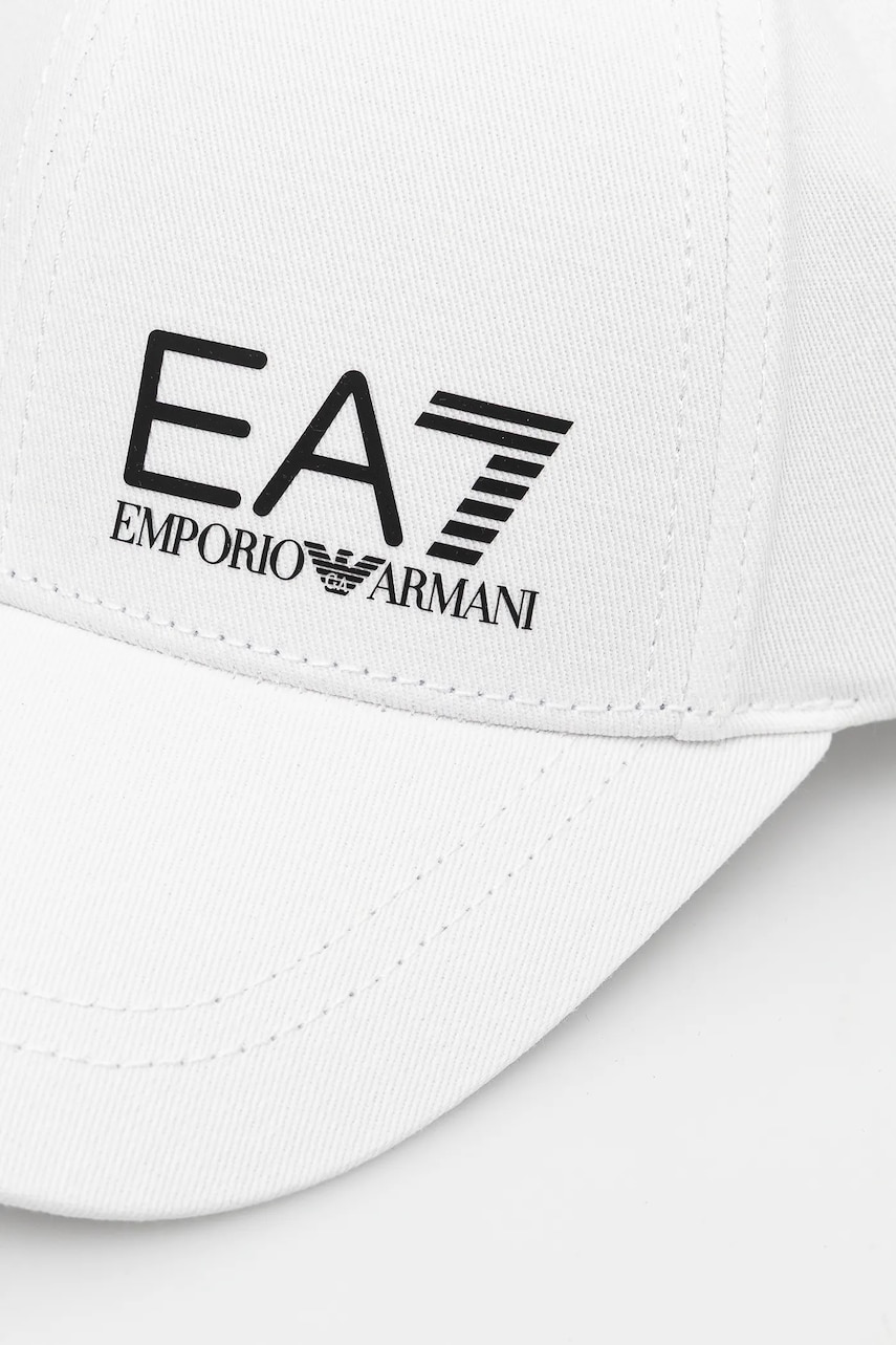 Хлопковая кепка EA7 Emporio Armani цвет белый с принтом AF11989.7X000005 Хлопковая кепка EA7 Emporio Armani цвет белый с принтом AF11989.7X000005