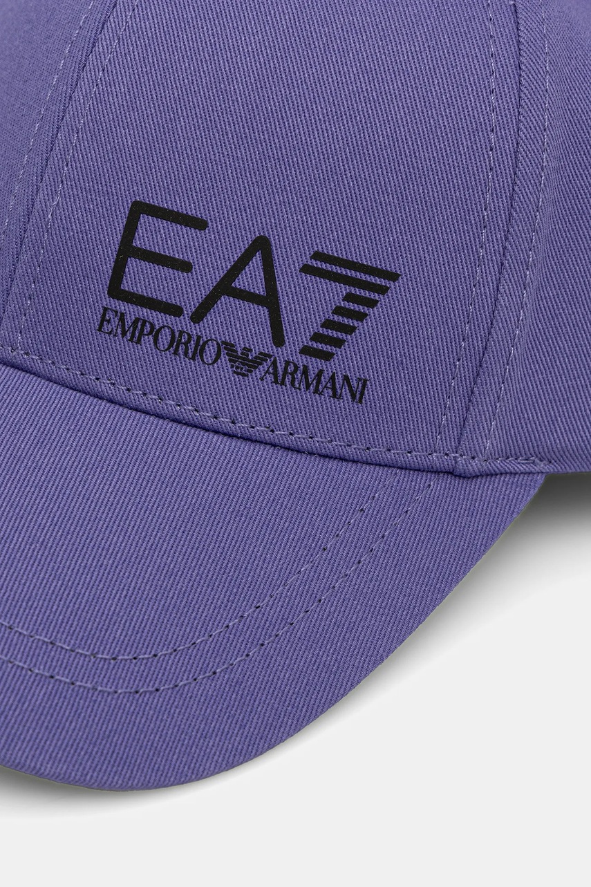 Хлопковая кепка EA7 Emporio Armani цвет фиолетовый с принтом AF11989.7X000005 Хлопковая кепка EA7 Emporio Armani цвет фиолетовый с принтом AF11989.7X000005