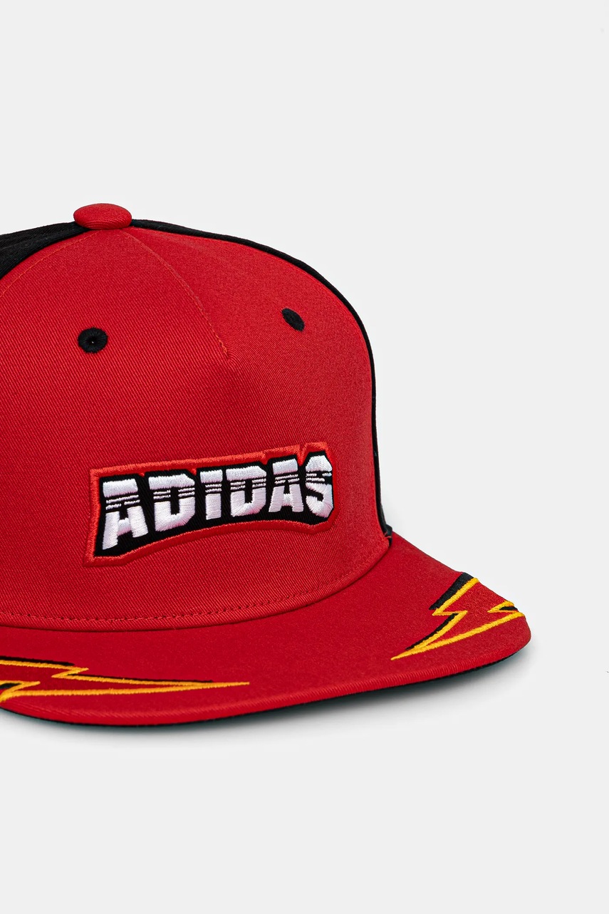Кепка adidas Originals FLATBRIM CAP цвет красный с аппликацией JW3989