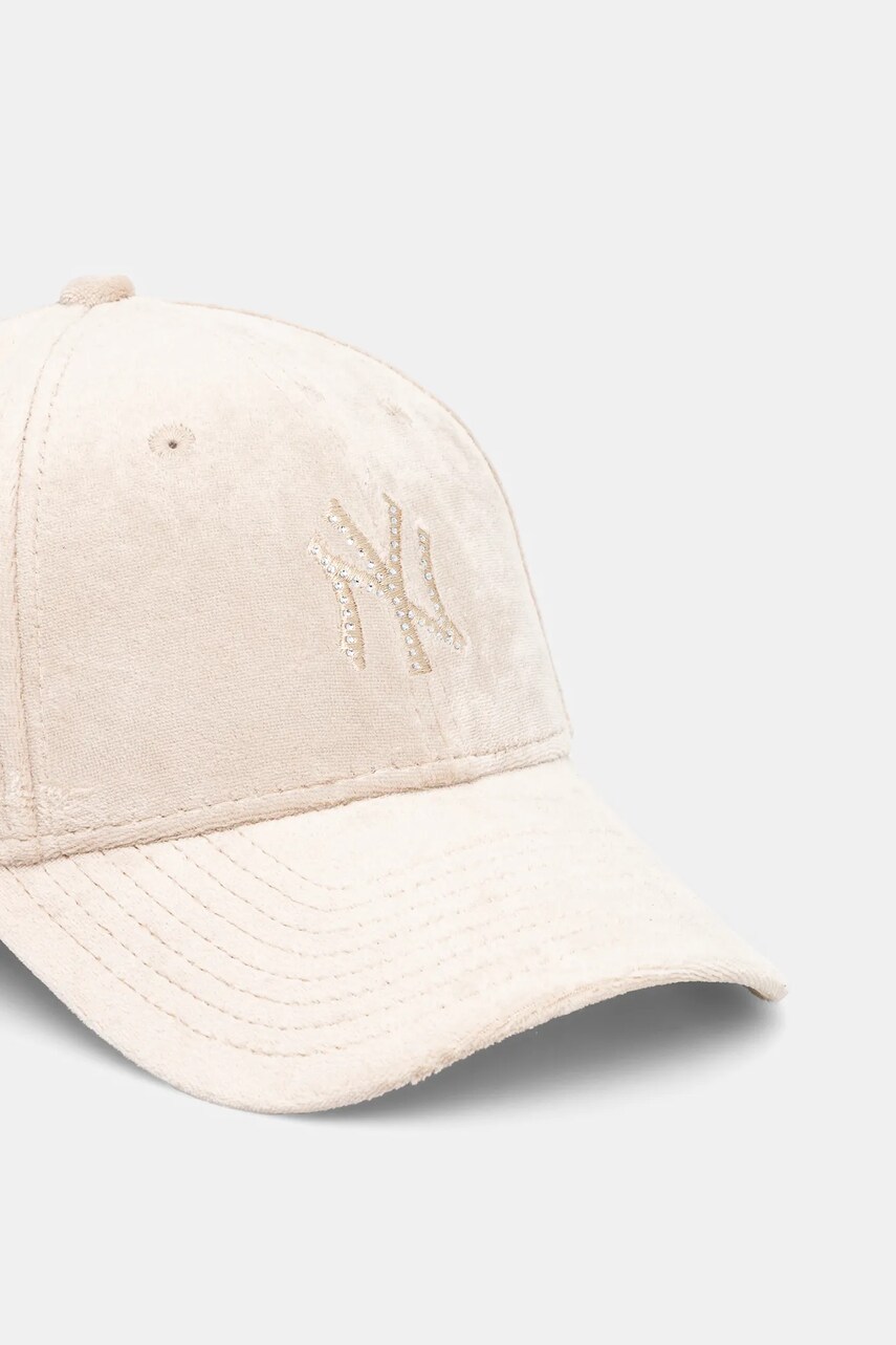 Велюровая кепка New Era цвет бежевый с аппликацией 60595352 Велюровая кепка New Era цвет бежевый с аппликацией 60595352