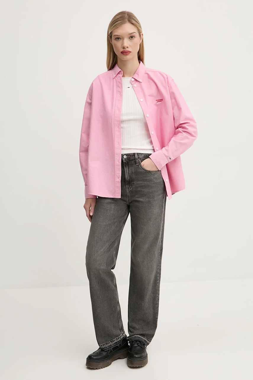 Хлопковая рубашка Tommy Jeans женская цвет розовый relaxed классический воротник DW0DW19358 Хлопковая рубашка Tommy Jeans женская цвет розовый relaxed классический воротник DW0DW19358