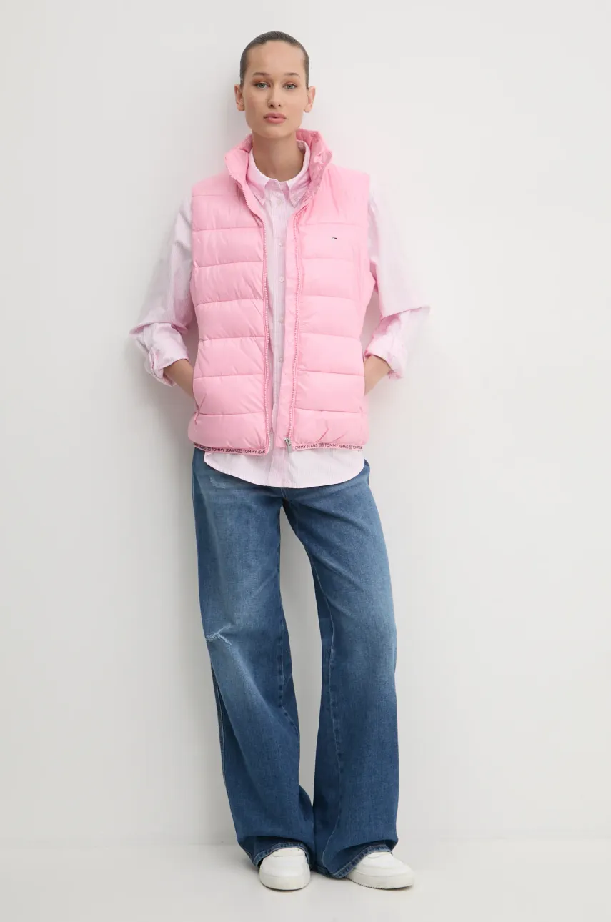 Хлопковая рубашка Tommy Jeans женская цвет розовый regular классический воротник DW0DW19890 Хлопковая рубашка Tommy Jeans женская цвет розовый regular классический воротник DW0DW19890