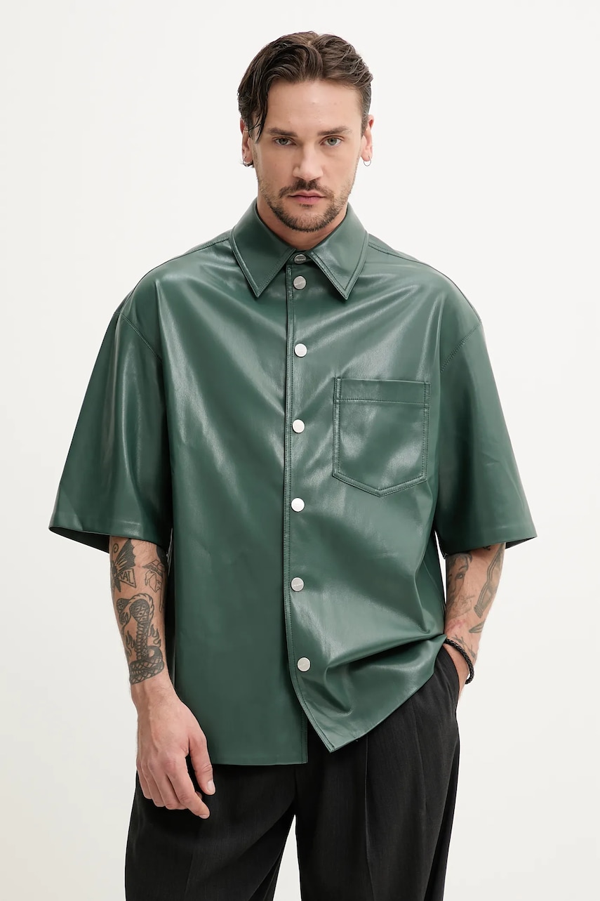 Nanushka cămașă AKSEL bărbați, culoarea verde, cu guler clasic, relaxed, NM25RSTP02467 Nanushka cămașă AKSEL bărbați, culoarea verde, cu guler clasic, relaxed, NM25RSTP02467