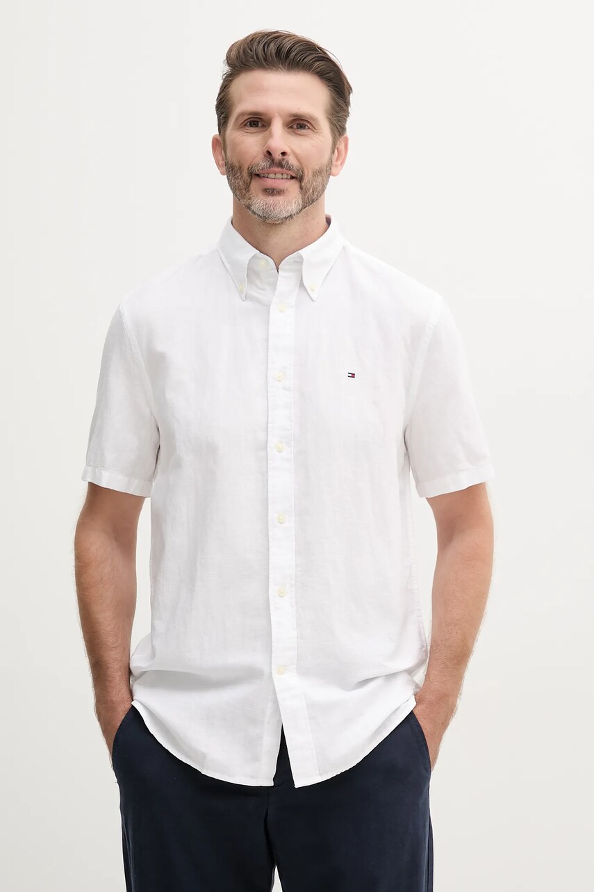 Levně Košile s příměsí lnu Tommy Hilfiger pánská, bílá barva, regular, s límečkem button-down, MW0MW40703