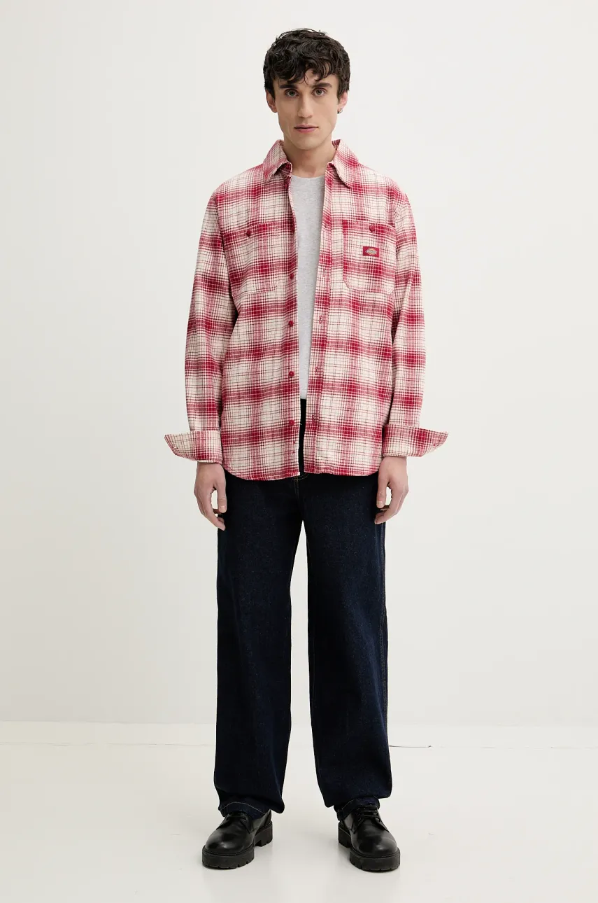 Хлопковая рубашка Dickies мужская цвет красный relaxed классический воротник DK0A4XGT0ER1 Хлопковая рубашка Dickies мужская цвет красный relaxed классический воротник DK0A4XGT0ER1