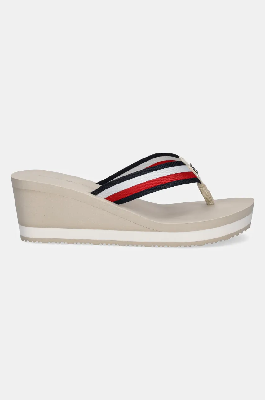 Вьетнамки Tommy Hilfiger TH CORPORATE WEDGE BEACH SANDAL женские цвет бежевый на платформе FW0FW08520 Вьетнамки Tommy Hilfiger TH CORPORATE WEDGE BEACH SANDAL женские цвет бежевый на платформе FW0FW08520