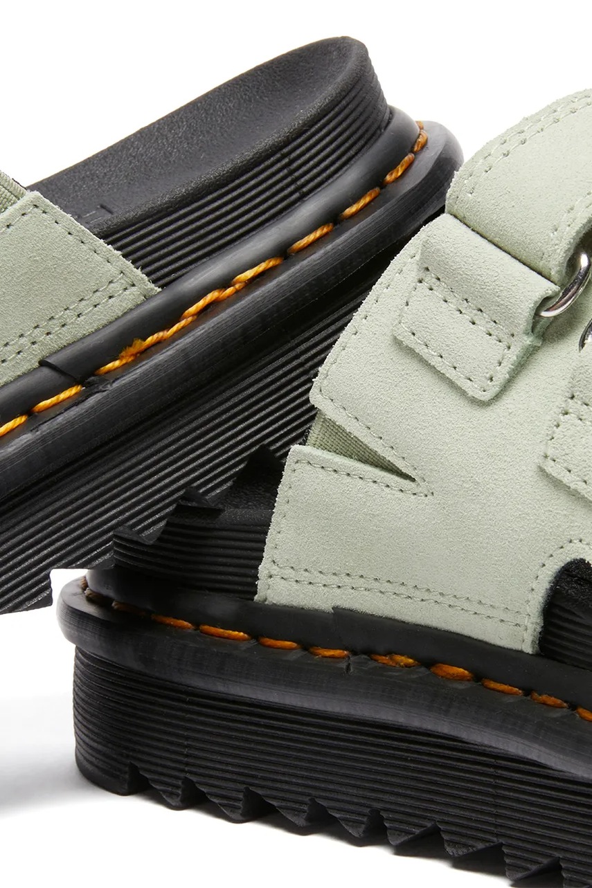 Παντόφλες σουέτ Dr. Martens Raine γυναικείες, χρώμα: πράσινο, DM40521300 φωτογραφία