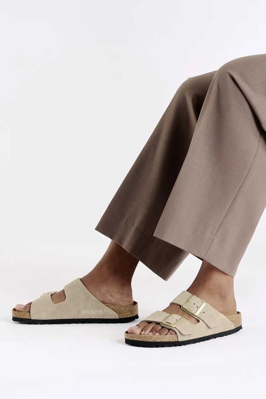 Замшеві шльопанці Birkenstock Arizona жіночі колір бежевий 1029260 