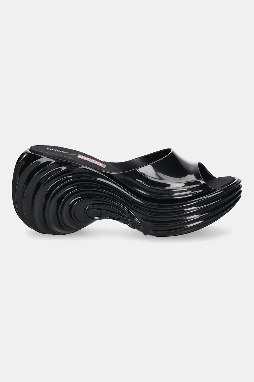 Шлепанцы Melissa MELISSA PLATFORM DIESEL AD цвет чёрный на платформе M 36152 Шлепанцы Melissa MELISSA PLATFORM DIESEL AD цвет чёрный на платформе M 36152