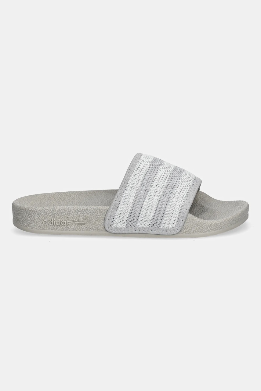 Шлепанцы adidas Originals Adilette цвет серый JH7766 Шлепанцы adidas Originals Adilette цвет серый JH7766