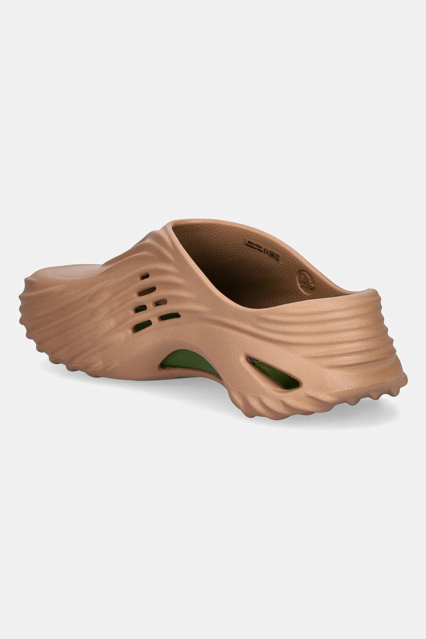 Παντόφλες Crocs Echo Wave Clog χρώμα: καφέ, 210521.2CC φωτογραφία