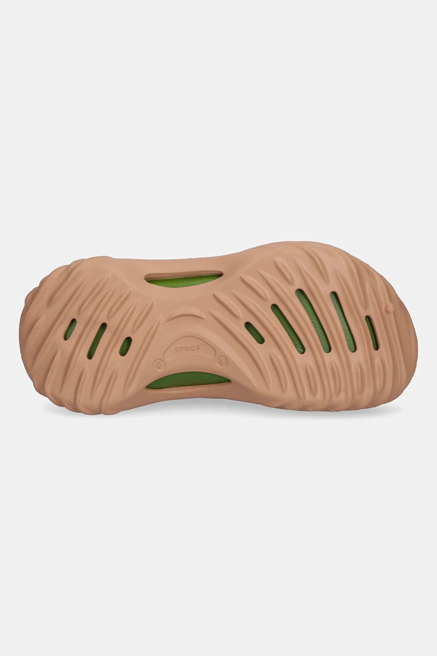 Παντόφλες Crocs Echo Wave Clog χρώμα: καφέ, 210521.2CC φωτογραφία