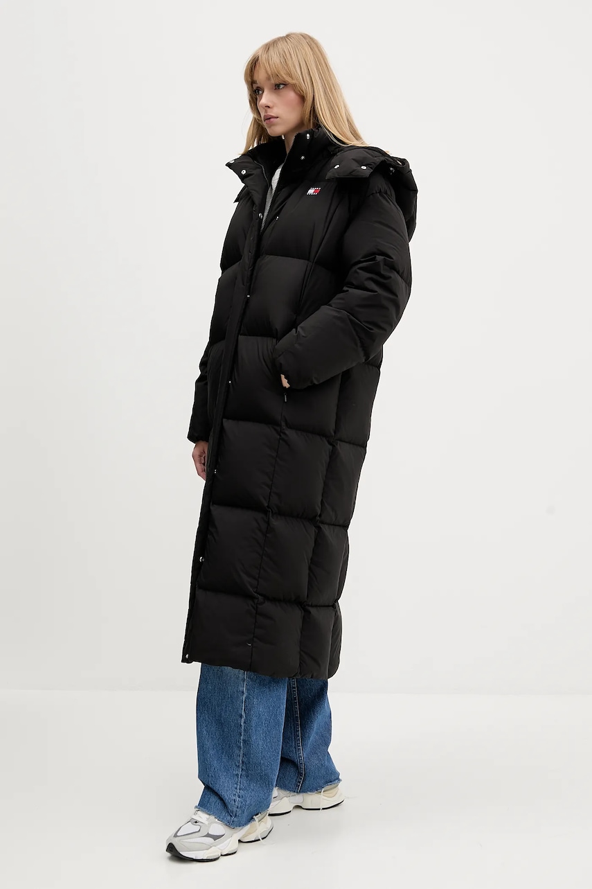 Пуховая куртка Tommy Jeans цвет чёрный зимняя DW0DW21977 Пуховая куртка Tommy Jeans цвет чёрный зимняя DW0DW21977