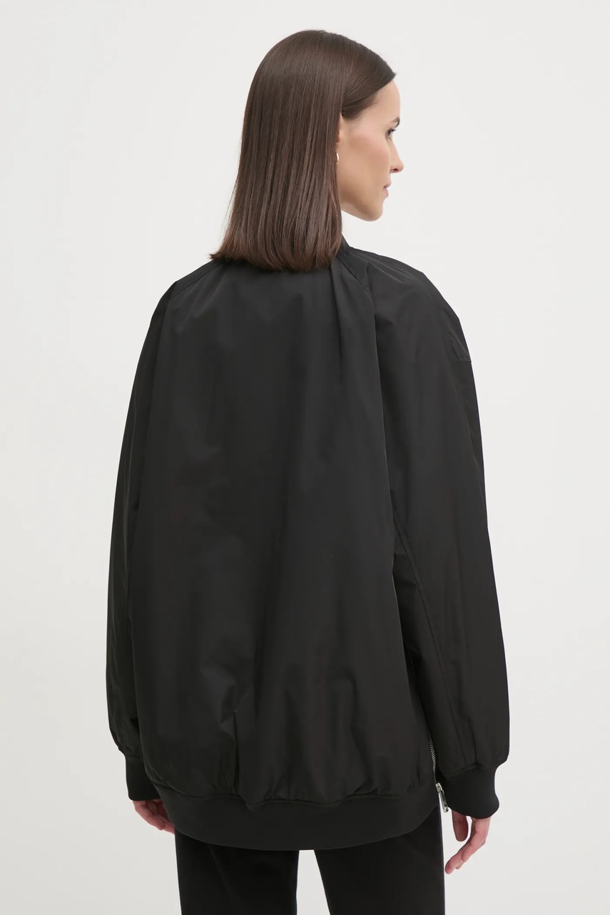 Куртка-бомбер Calvin Klein Jeans жіноча колір чорний перехідна oversize J20J224702 